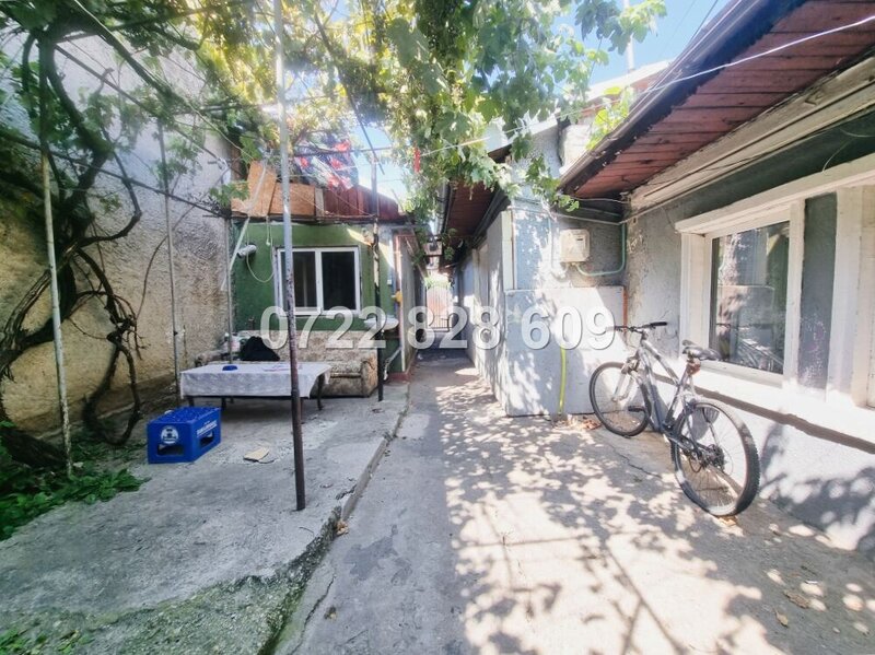 Bucuresti- Magurele, Str. Caracal, casa singur curte 2 corpuri.